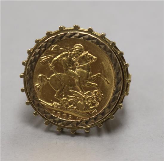 A 1903 gold full sovereign mounted in a 9ct gold ring mount, size Q.